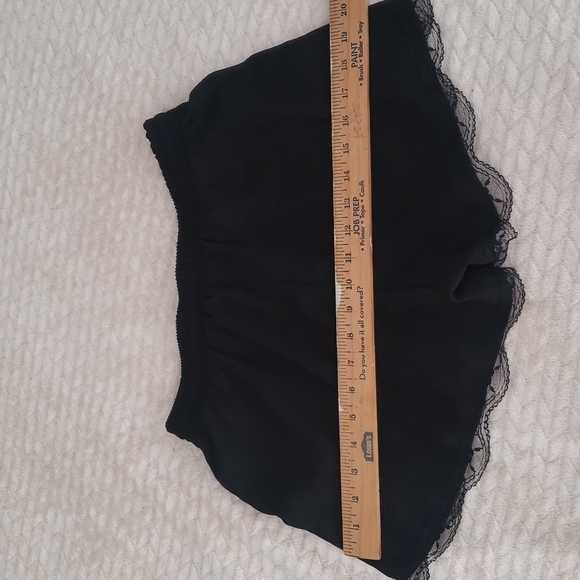 🖤3/$15 Silky Lace Trimmed Shorts, Size Medium - Picture 9 of 10